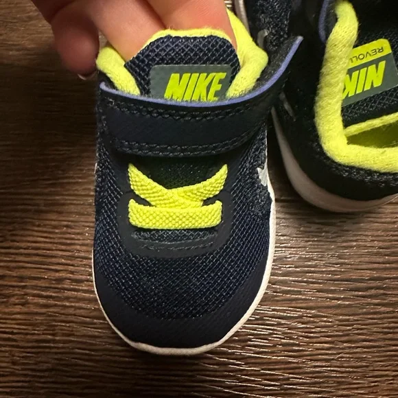 Infant Nike Shoes - Picture 3 of 4